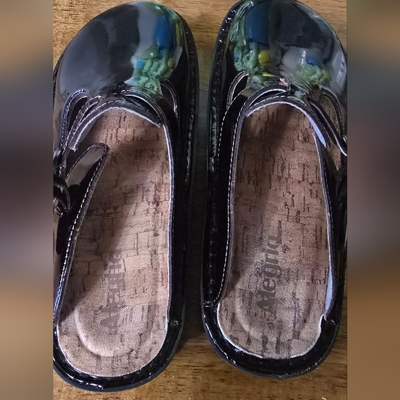 Shiny Black Kids Shoes - Picture 4 of 5